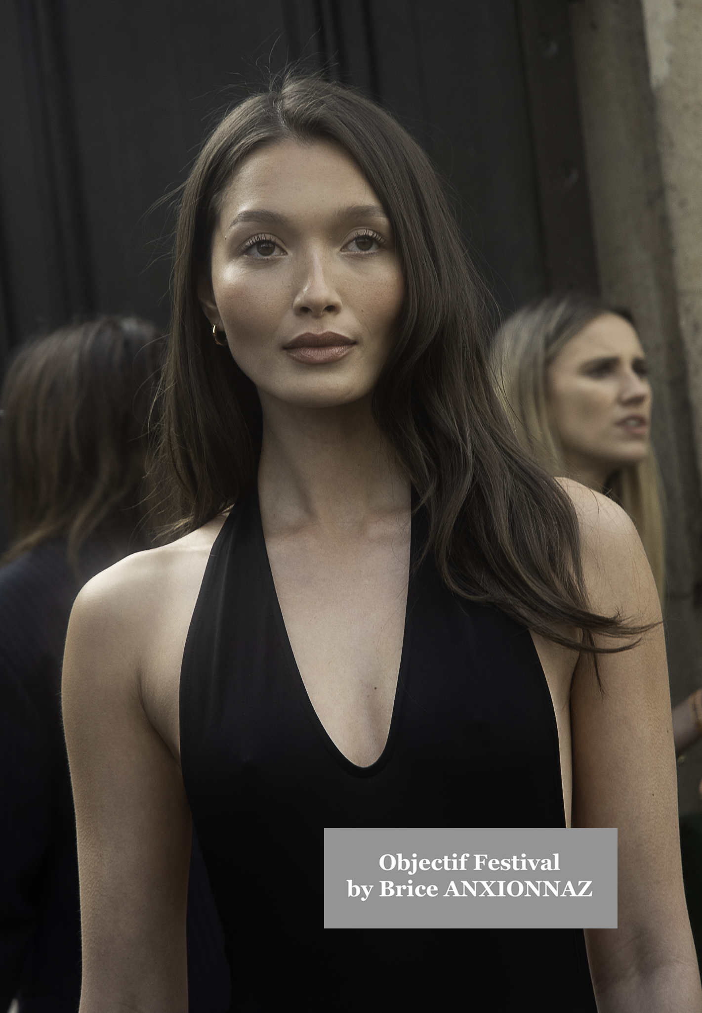 Photo streetstyle de Mary Charteris -  Streetstyle photos of guest arrivals at the Nina Ricci show lors du défilé Nina Ricci Spring 2025 à Streetstyle-photos-of-guest-arrivals-at-the-Nina-Ricci-show, Paris Fashion Week le 7 March 2025 par Brice ANXIONNAZ (Objectif Festival)